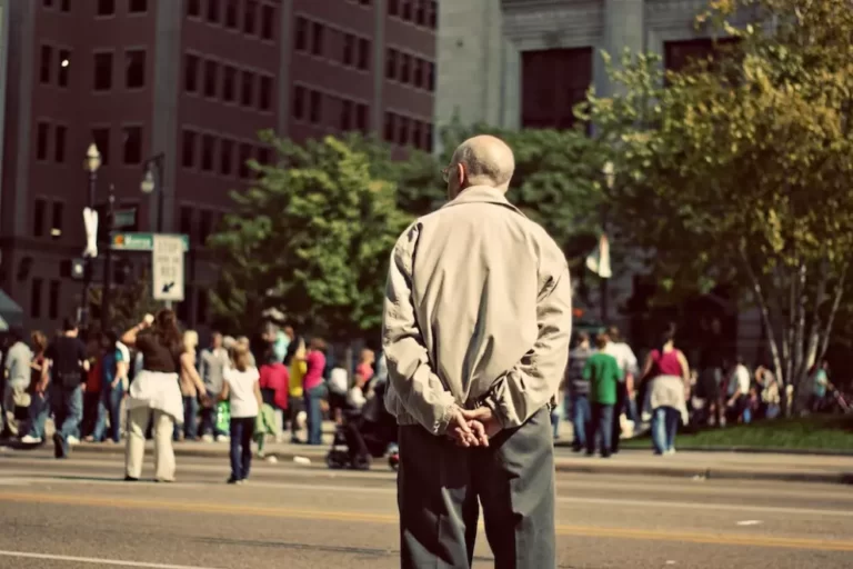 best cities for retired singles