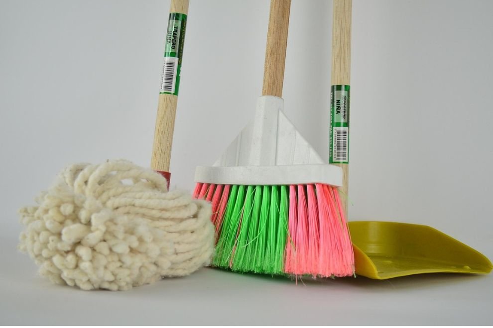 Budget-Friendly Mopping Tips Without Compromising Cleanliness (2025 Viral Edition)
